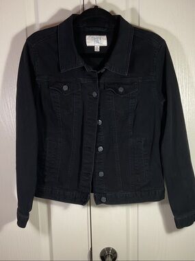 Time and Tru Women’s Black Denim Jacket